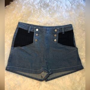 VENUS Denim and Blue Women's Shorts Pinstripe pocket sizes 8 and 12 NWOT